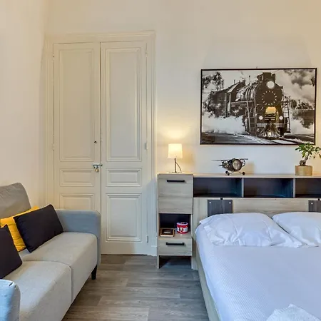 Gary Joli F2 Au Pied De La Gare De