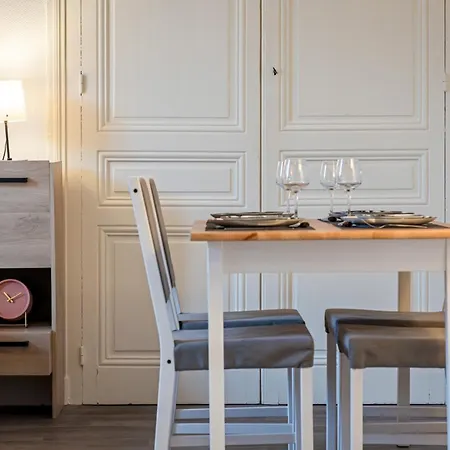 Gary Joli F2 Au Pied De La Gare De Ρουέν