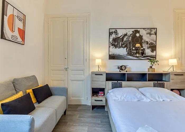 Gary Joli F2 Au Pied De La Gare De