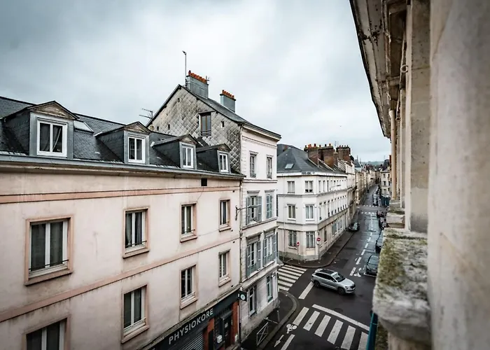 Gary Joli F2 Au Pied De La Gare De *